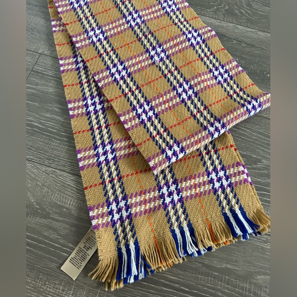 Burberry 100% wool scarf - Picture 2 of 5